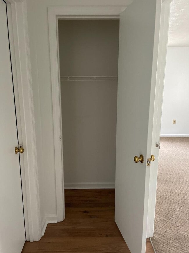 Building Photo - 98 Andrea Dr