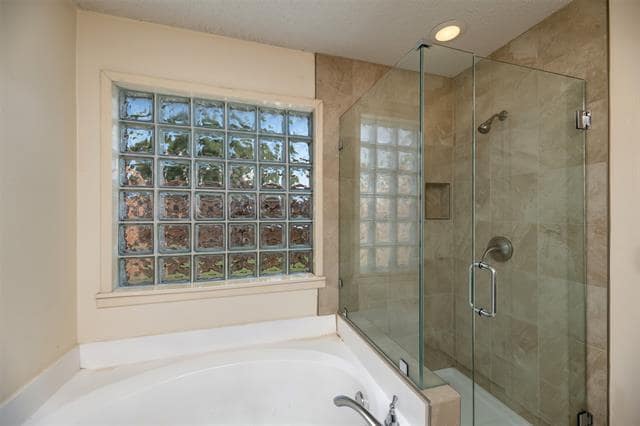 Building Photo - 1410 Brookside Dr