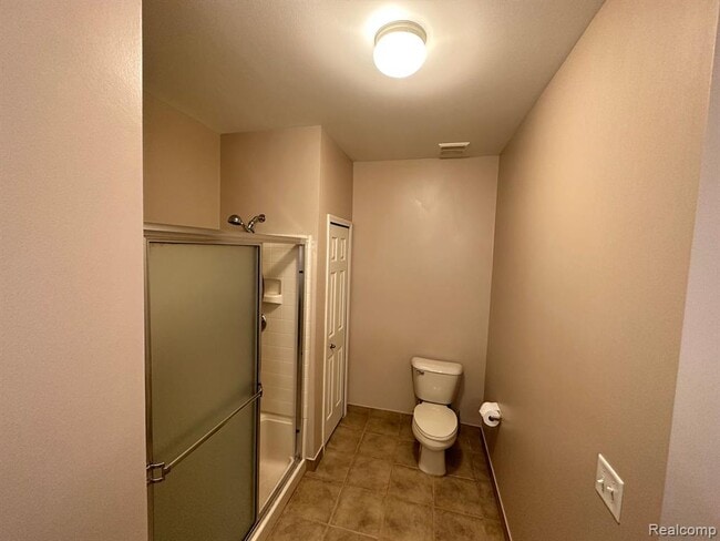Building Photo - 2354 Pinecroft Dr