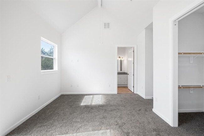 Building Photo - 255 Lourdes Ct