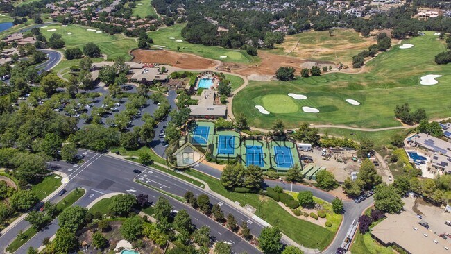 Building Photo - Executive Gated Serrano Golf-Course Home with Views of the 16th Hole!