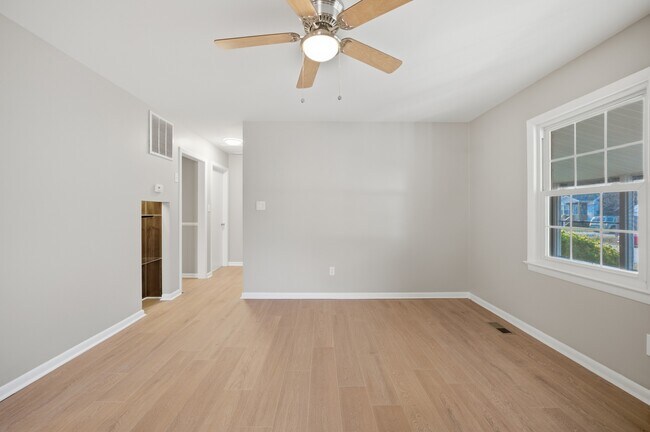 Building Photo - 1210 Pansy St