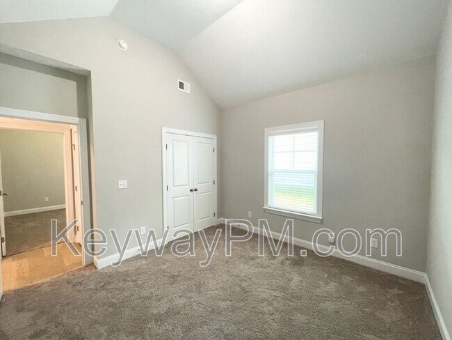 Building Photo - 410 Longford St