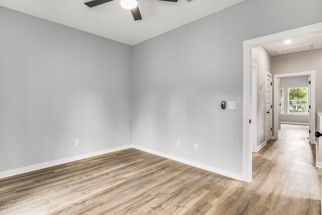 Building Photo - 312 E Blount St