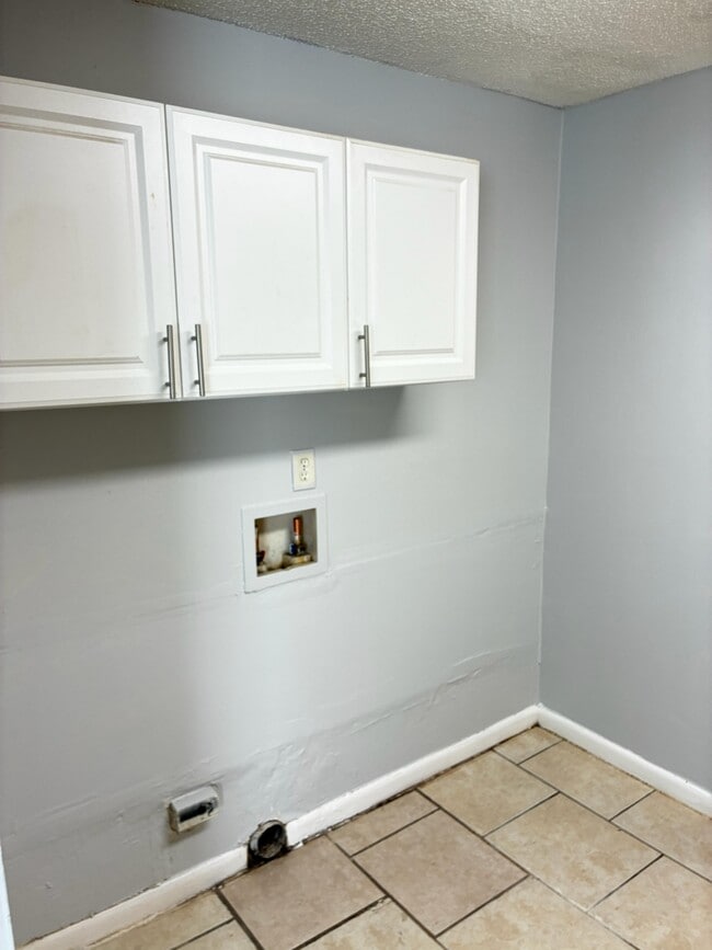 Building Photo - 5219 Plymouth St