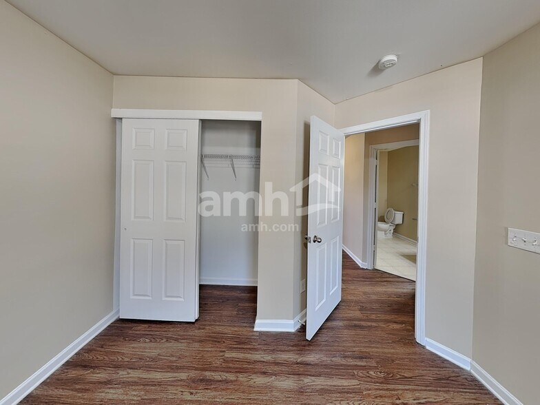 Building Photo - 348 Yellow Iris Rd