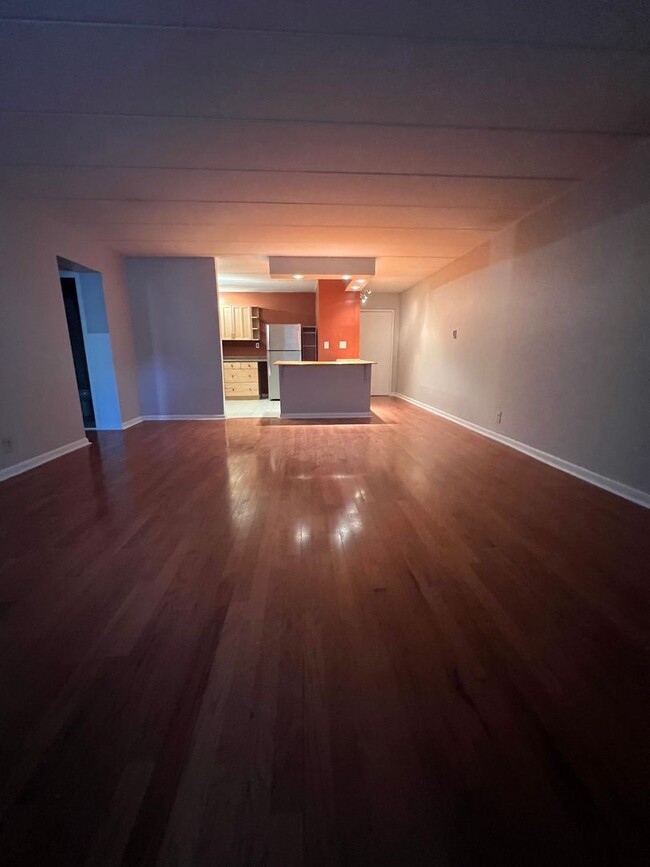 Building Photo - Luxurious 1-Bedroom Condo at Haverford Hil...