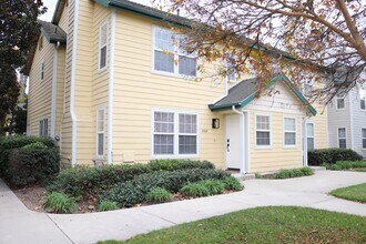 Building Photo - Lovely Cottonwood Glen Townhome