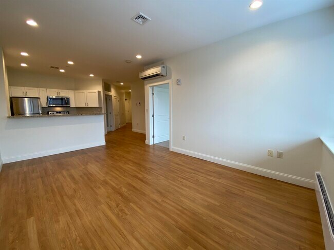 Building Photo - 875 Elm St