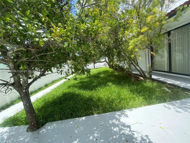 Building Photo - 10225 SW 144th Ct