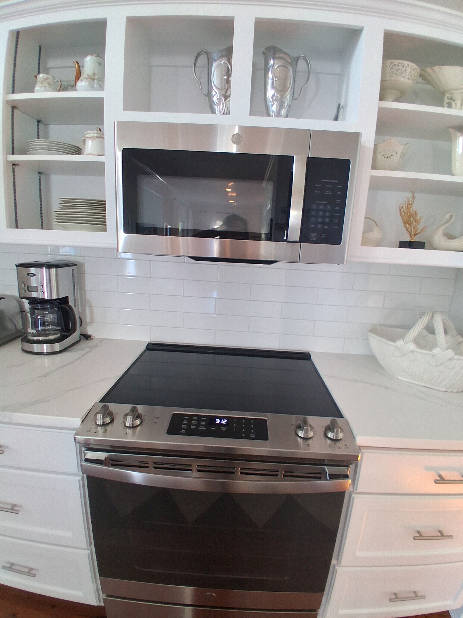 Elecric Range - 12 Seahorse Ct