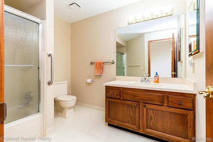 Main Bathroom - 235 Meadow Lane Cir