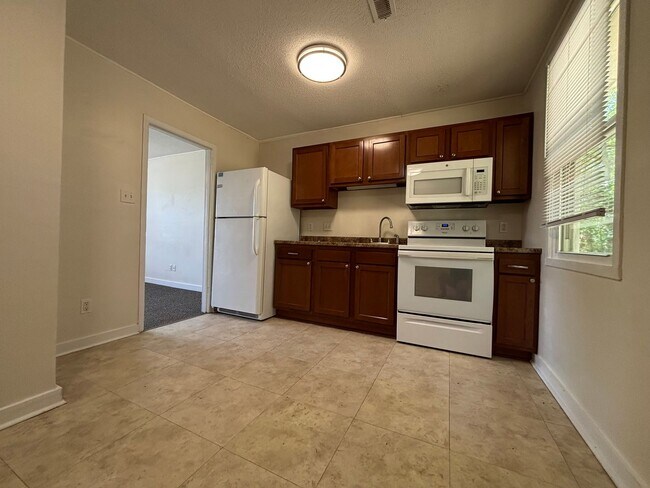 Building Photo - Duplex on Davis