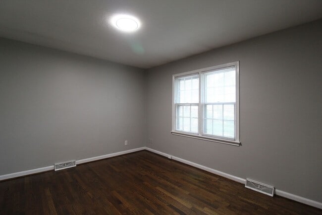 Building Photo - 1/2 Off Your August 2025 Rent On This 2 Be...
