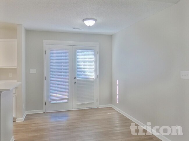 Building Photo - 2000 Taras Trace Dr