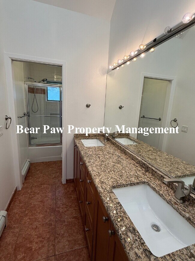 Building Photo - Beautiful Home in Riva Chase!