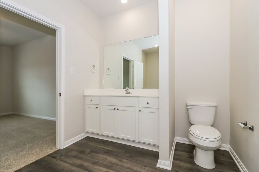 Building Photo - 428 Polly Grv Dr