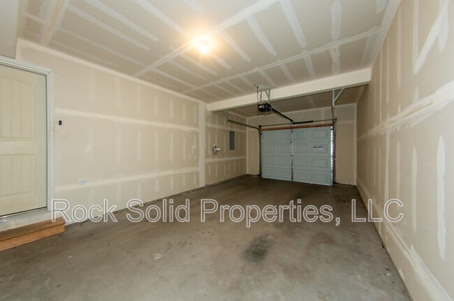 Building Photo - 6520 Painted Rock Trl
