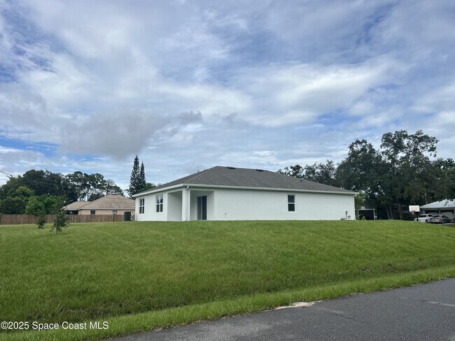 Building Photo - 2398 Angel Rd