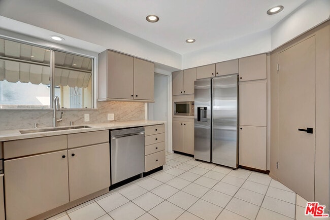 Building Photo - 19732 Henshaw St