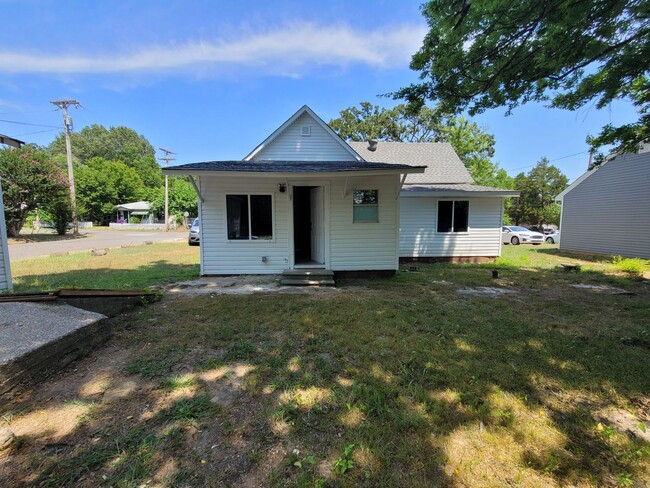 Building Photo - Home in Benton