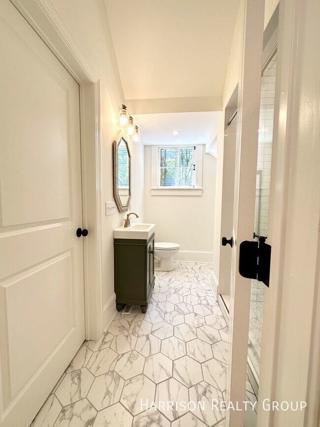 Building Photo - Beautifully Renovated Home In Historic Boy...