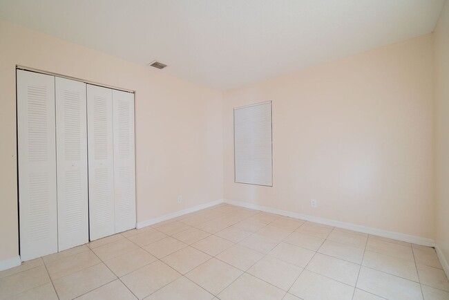 Building Photo - Beautifully remodeled 3-bedroom, 2-bathroom