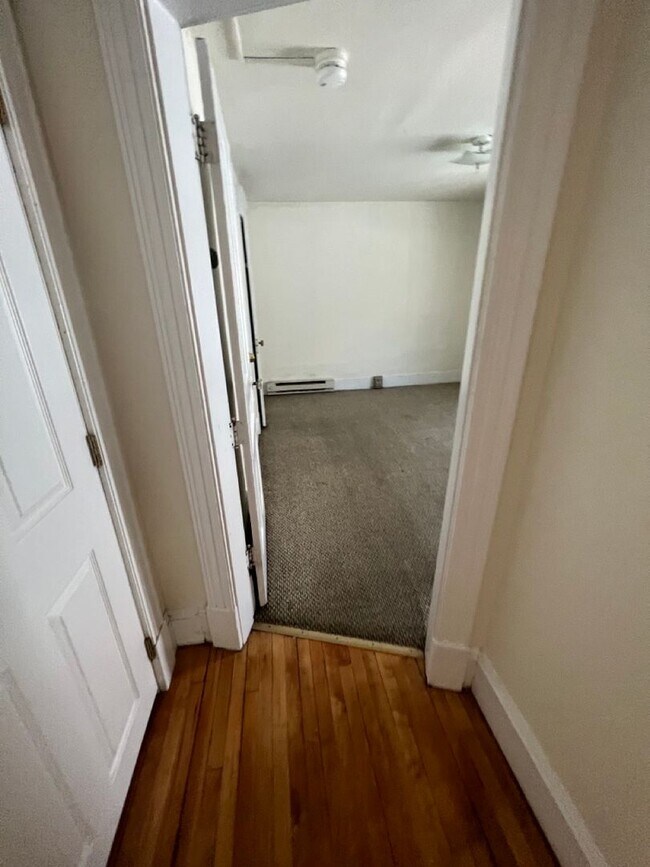 Building Photo - 52 Hickok Pl