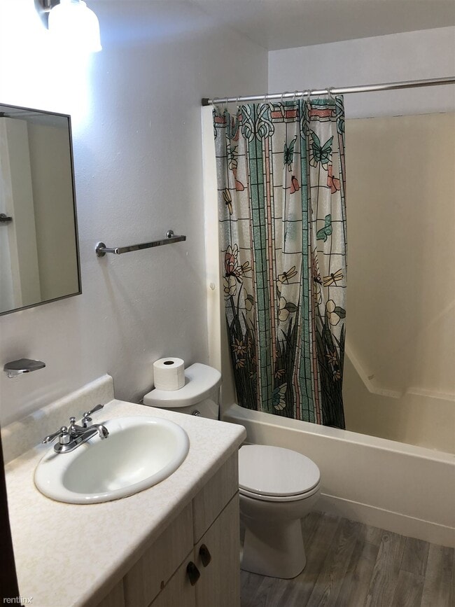 Building Photo - 2 br, 1 bath 4plex - 104 Philadelphia Stre...