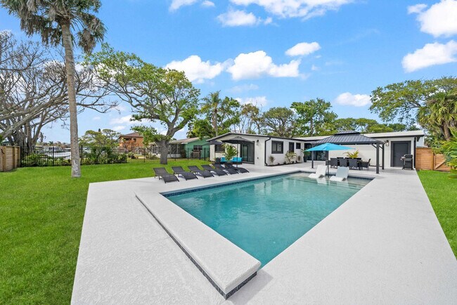 Building Photo - 115 Esther Dr