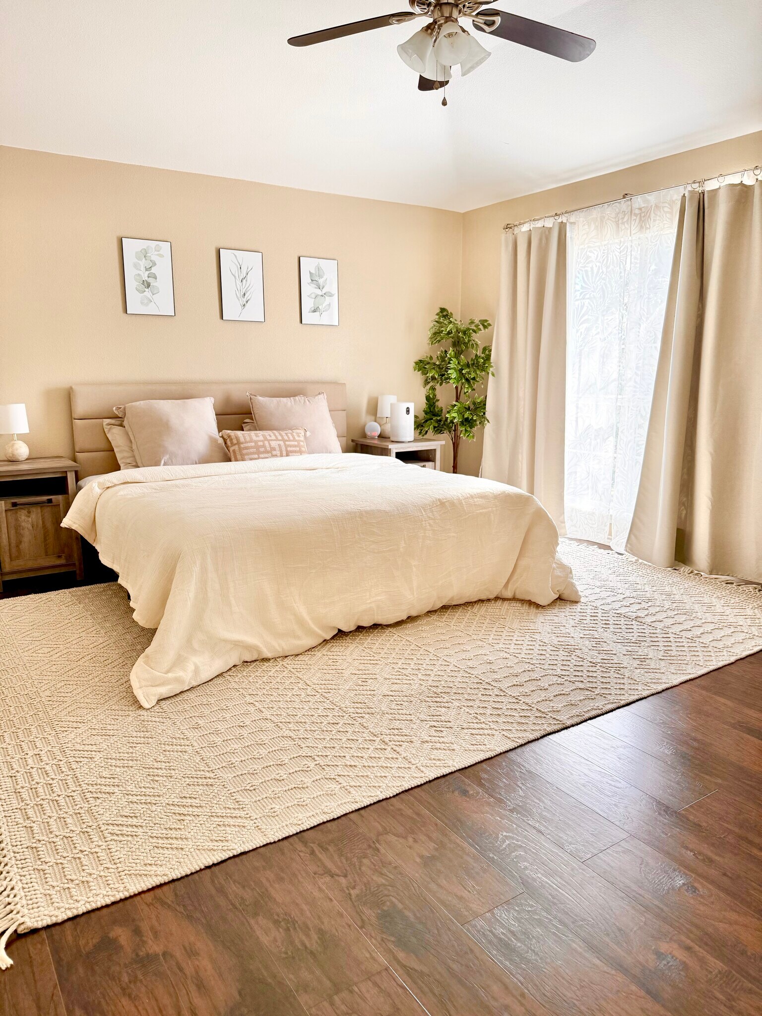 master bedroom with king size bed - 9163 Timber Rnch