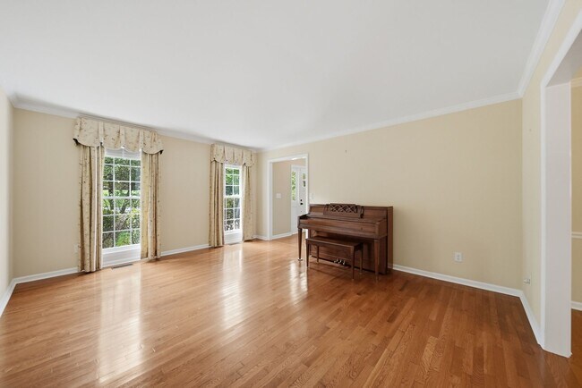 Building Photo - Beautifully Crafted 4BR Home with Sunroom, Office & Prime Location Near Downtown Hickory!