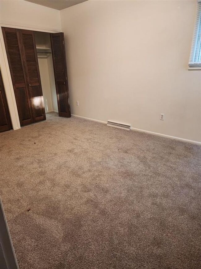 Building Photo - Massive - Remodeled 5 bedroom home!!