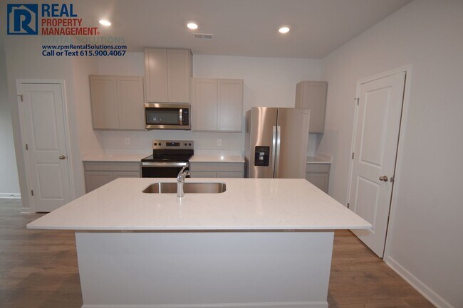 Building Photo - Like new 3bd townhome w/ attached 2 car garage & community pool! Washer/dryer included!