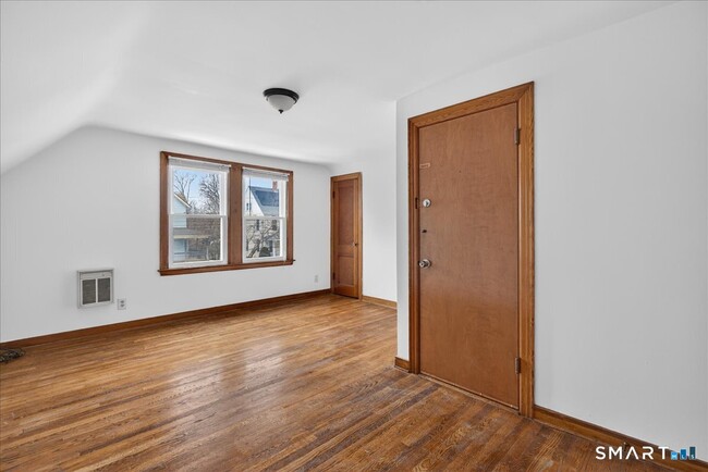 Building Photo - 253 Olivia St