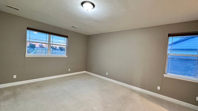Building Photo - 943 Stagecoach Dr