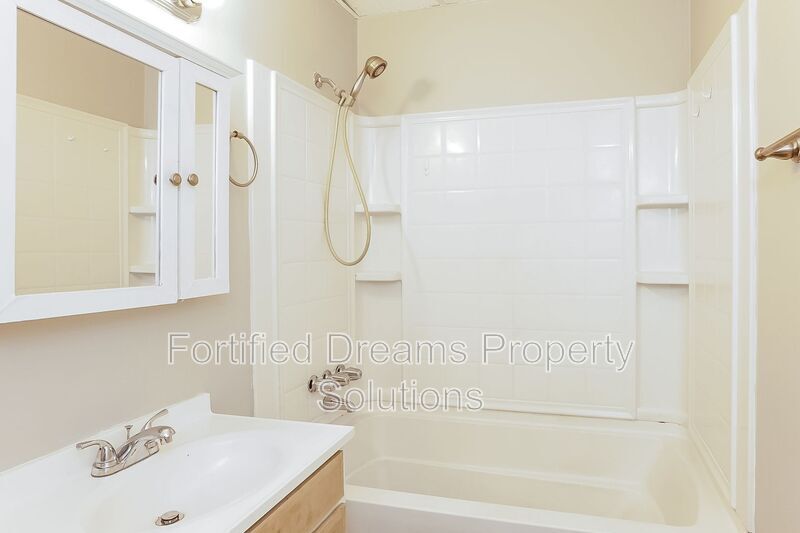 Building Photo - 842 Efird St