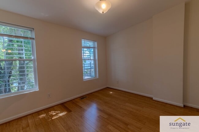 Building Photo - 341 E 27th St