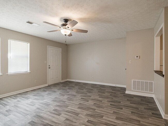 Building Photo - 151 Massey Ln