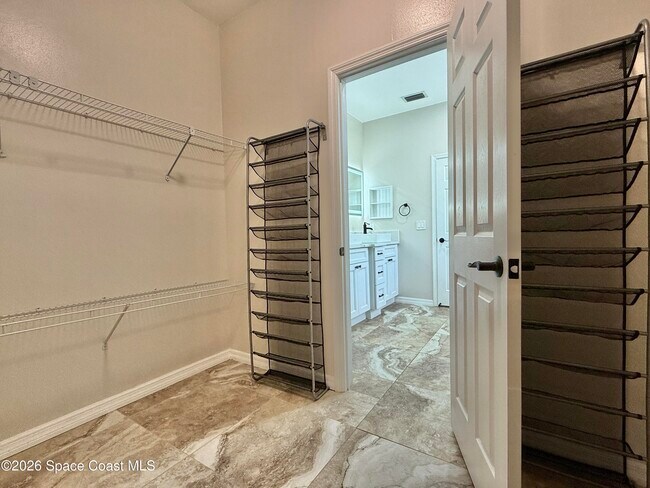 Building Photo - 1453 Santa Anna St SE