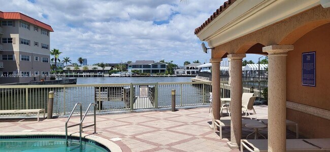 Building Photo - 2069 S Ocean Dr