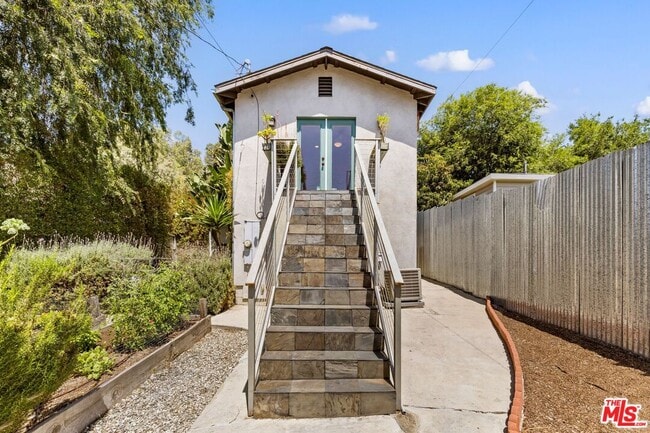 Building Photo - 2320 Belleglade Ave