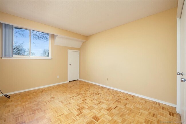Building Photo - 114 Heritage Vlg