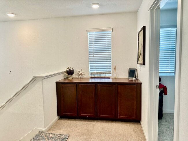 Building Photo - Gorgeous newer home in gated community wit...