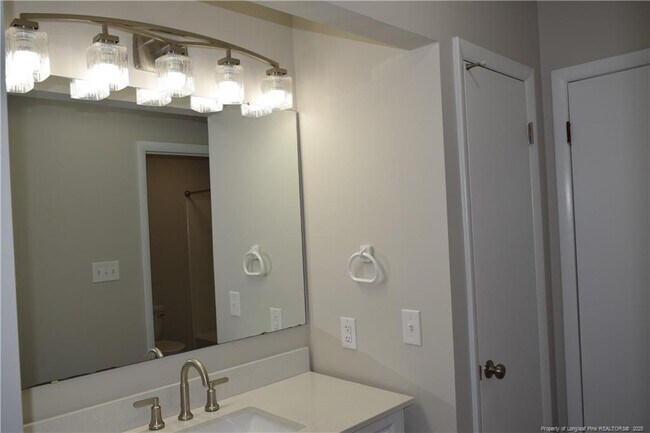 Building Photo - 668 Bartons Landing Pl
