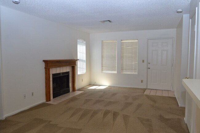 Building Photo - COZY 2 BEDROOM AND 2 FULL BATH CONDO IN SP...