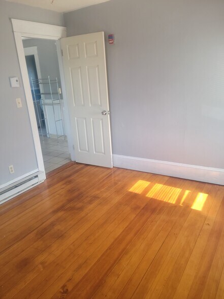 Bedroom - 809 Charles St