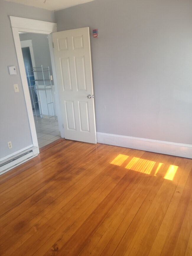 Bedroom - 809 Charles St