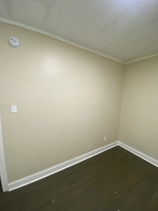 Building Photo - Charming 3-Bedroom Home | Updated Kitchen | Shared Laundry