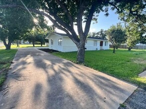 Building Photo - 213 S FM 1660